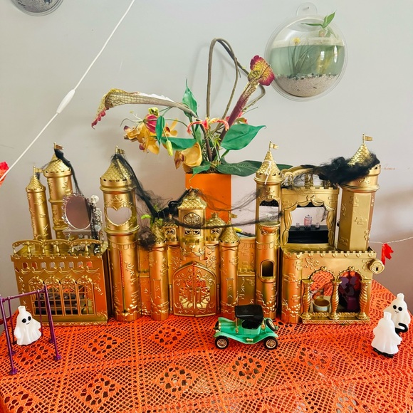 CUSTOM MADE Massive Gold Haunted Dollhouse - Picture 16 of 16